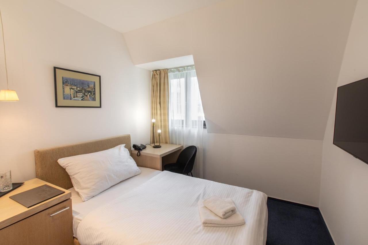 Hotel Villa Necas Жилина Екстериор снимка