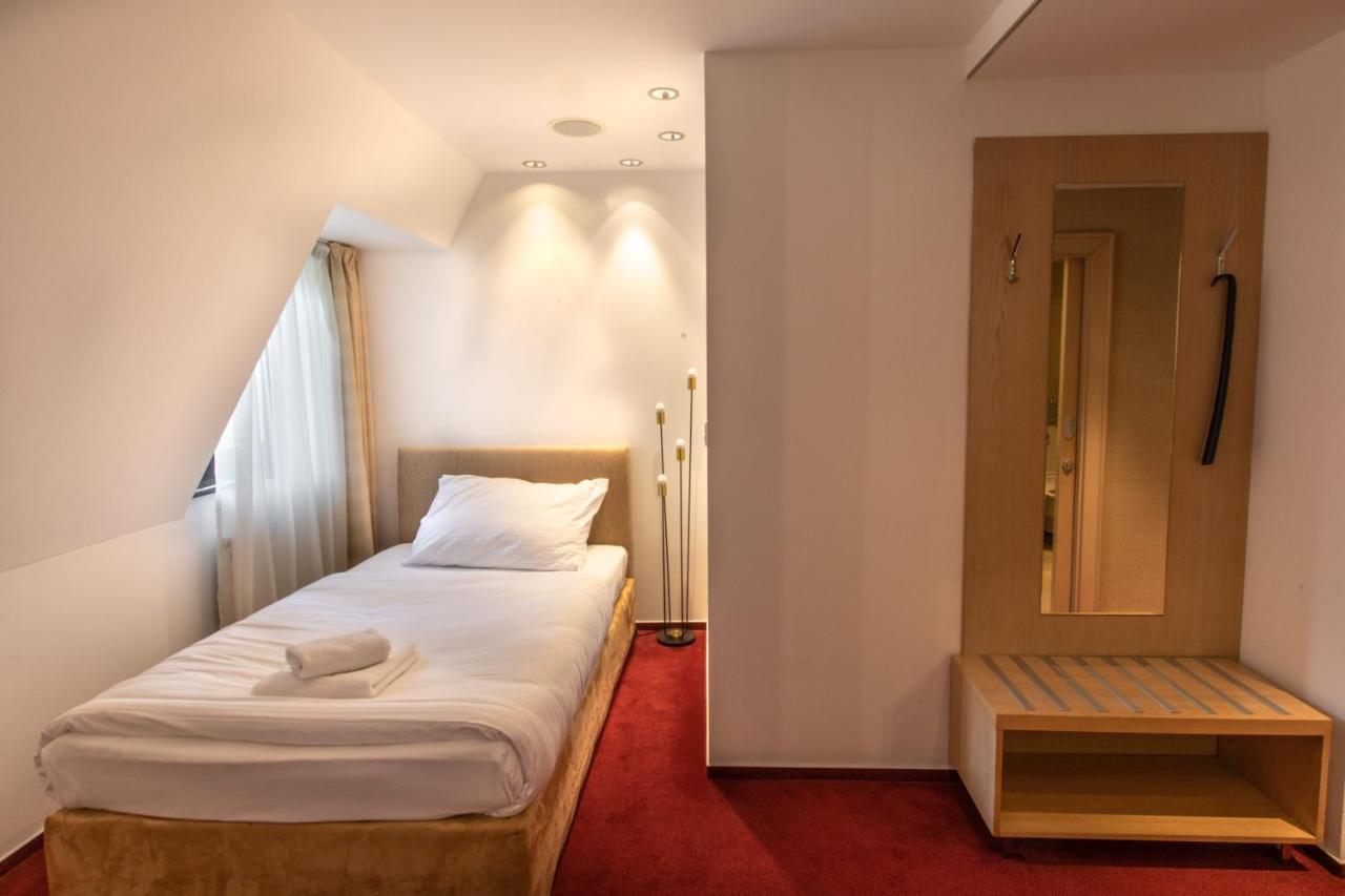 Hotel Villa Necas Жилина Екстериор снимка
