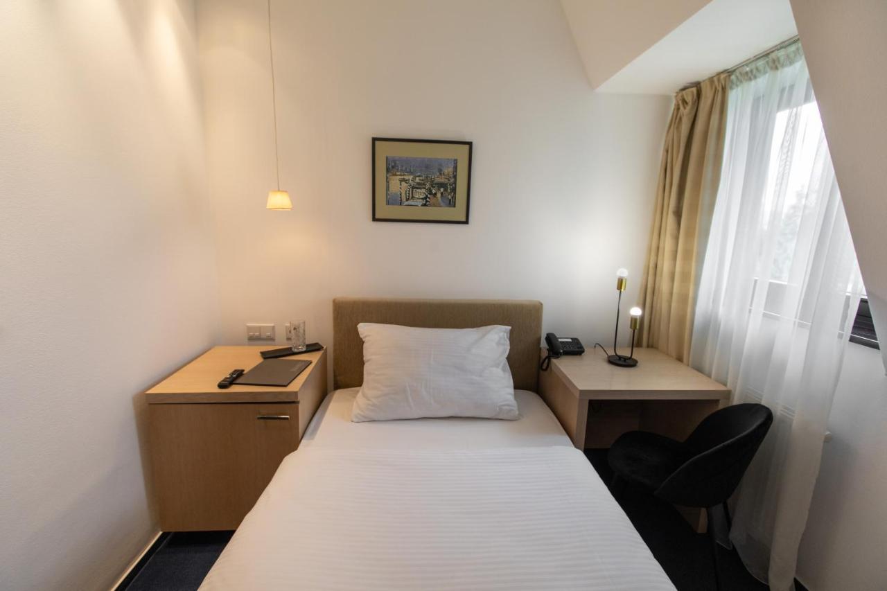 Hotel Villa Necas Жилина Екстериор снимка