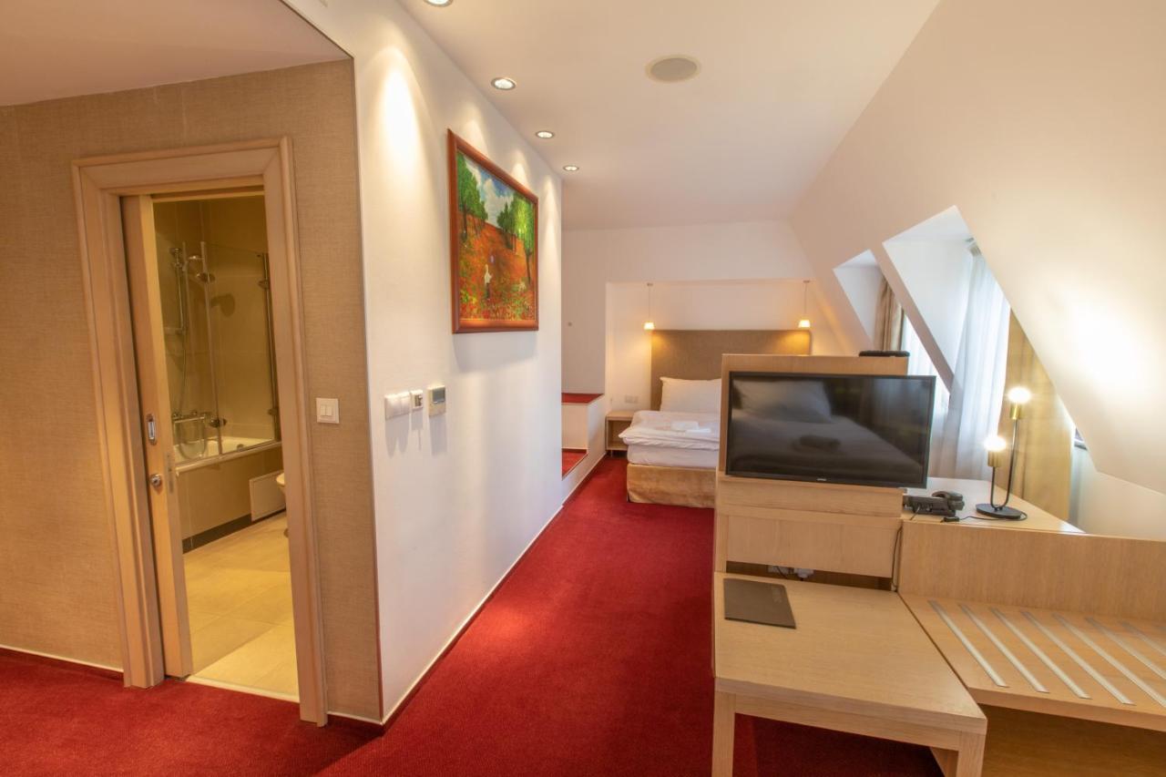 Hotel Villa Necas Жилина Екстериор снимка