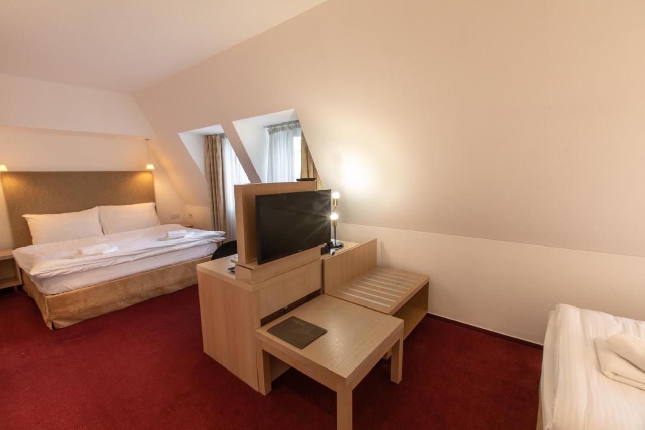 Hotel Villa Necas Жилина Екстериор снимка