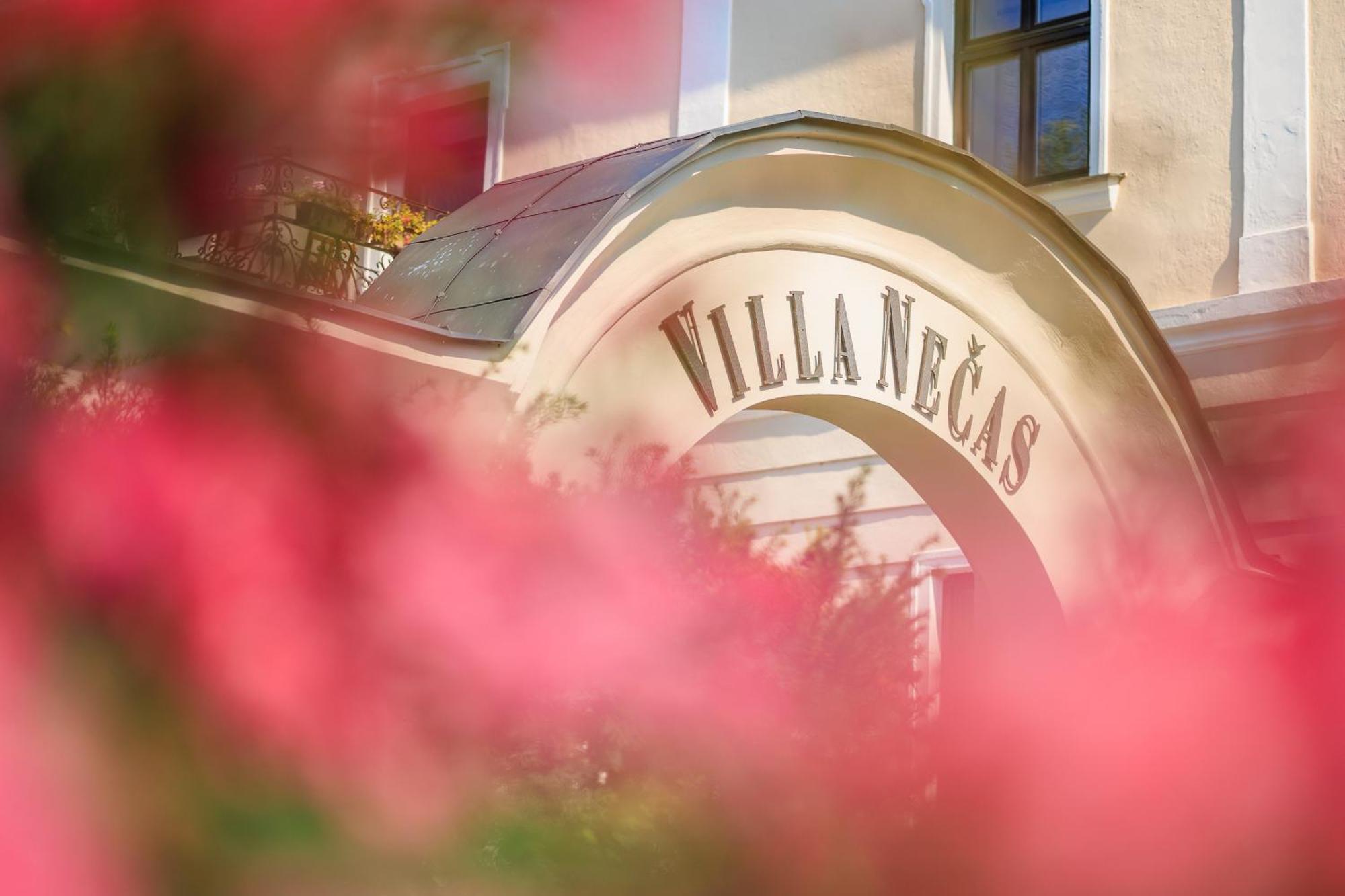 Hotel Villa Necas Жилина Екстериор снимка