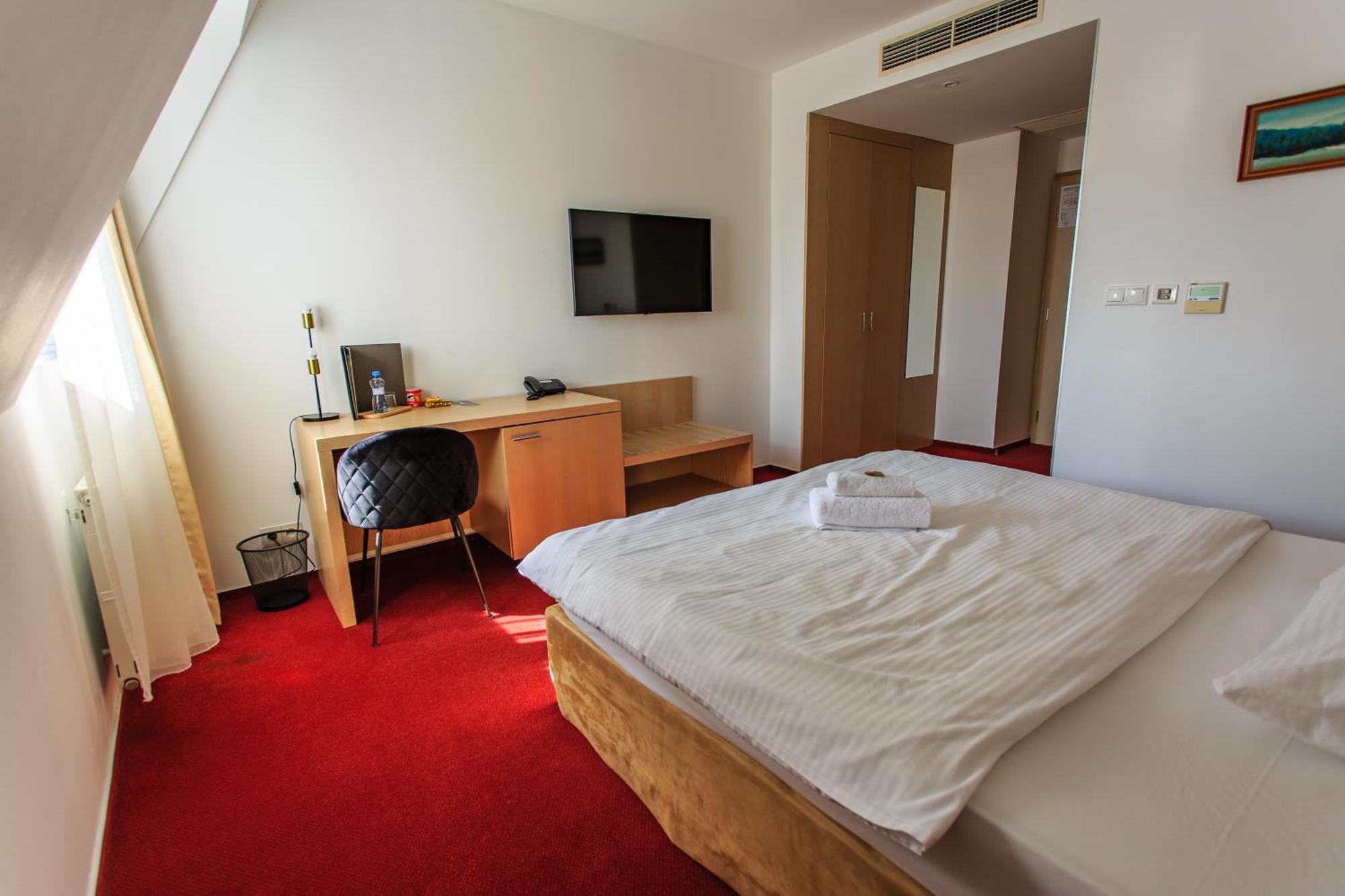 Hotel Villa Necas Жилина Екстериор снимка