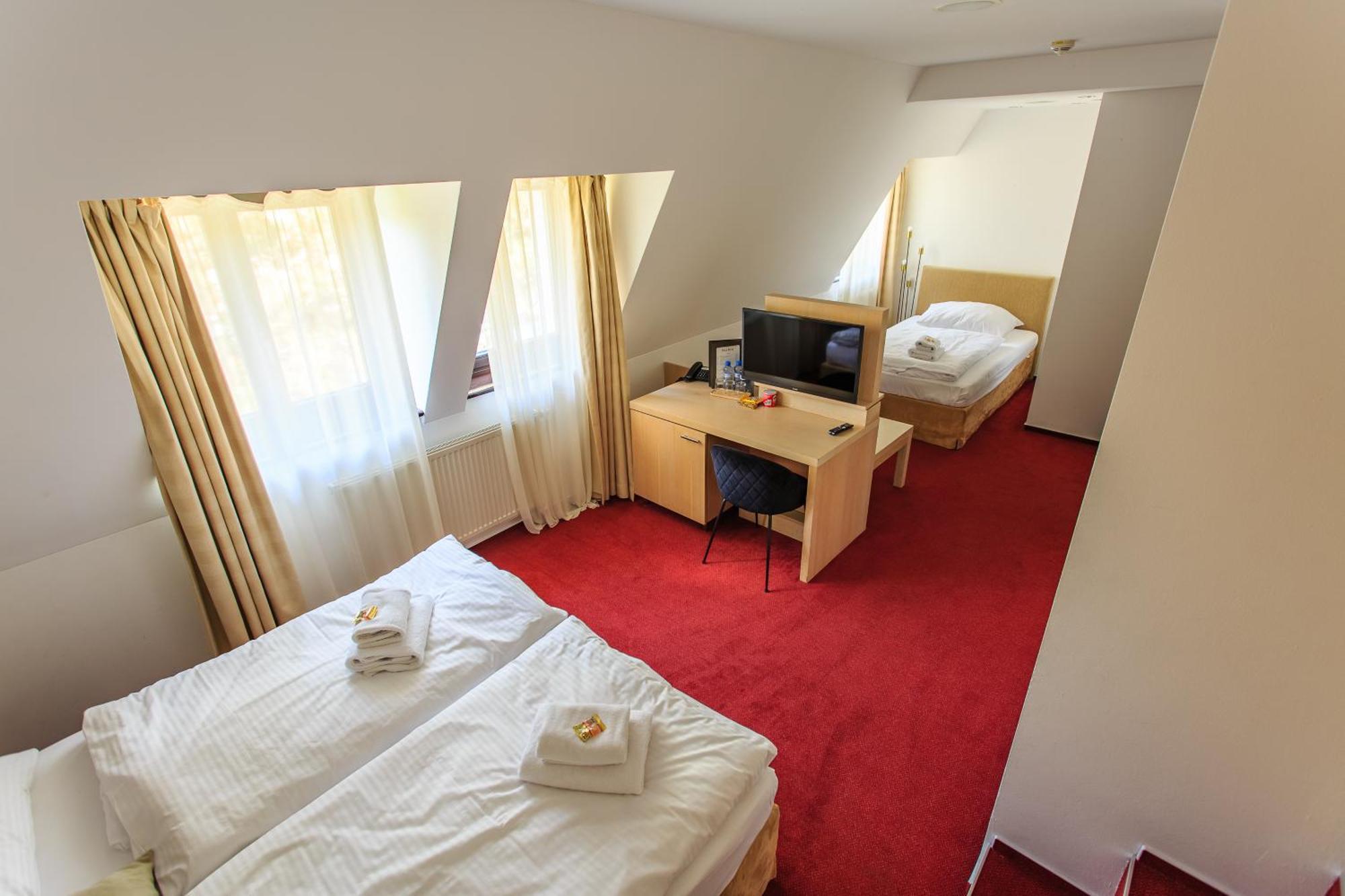 Hotel Villa Necas Жилина Екстериор снимка
