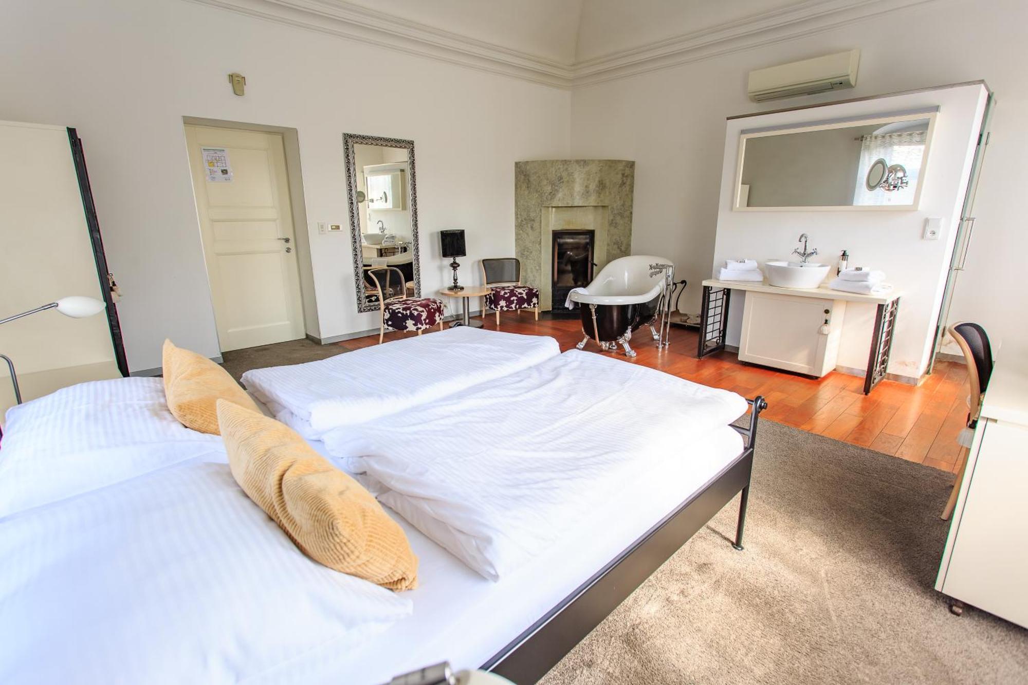 Hotel Villa Necas Жилина Екстериор снимка