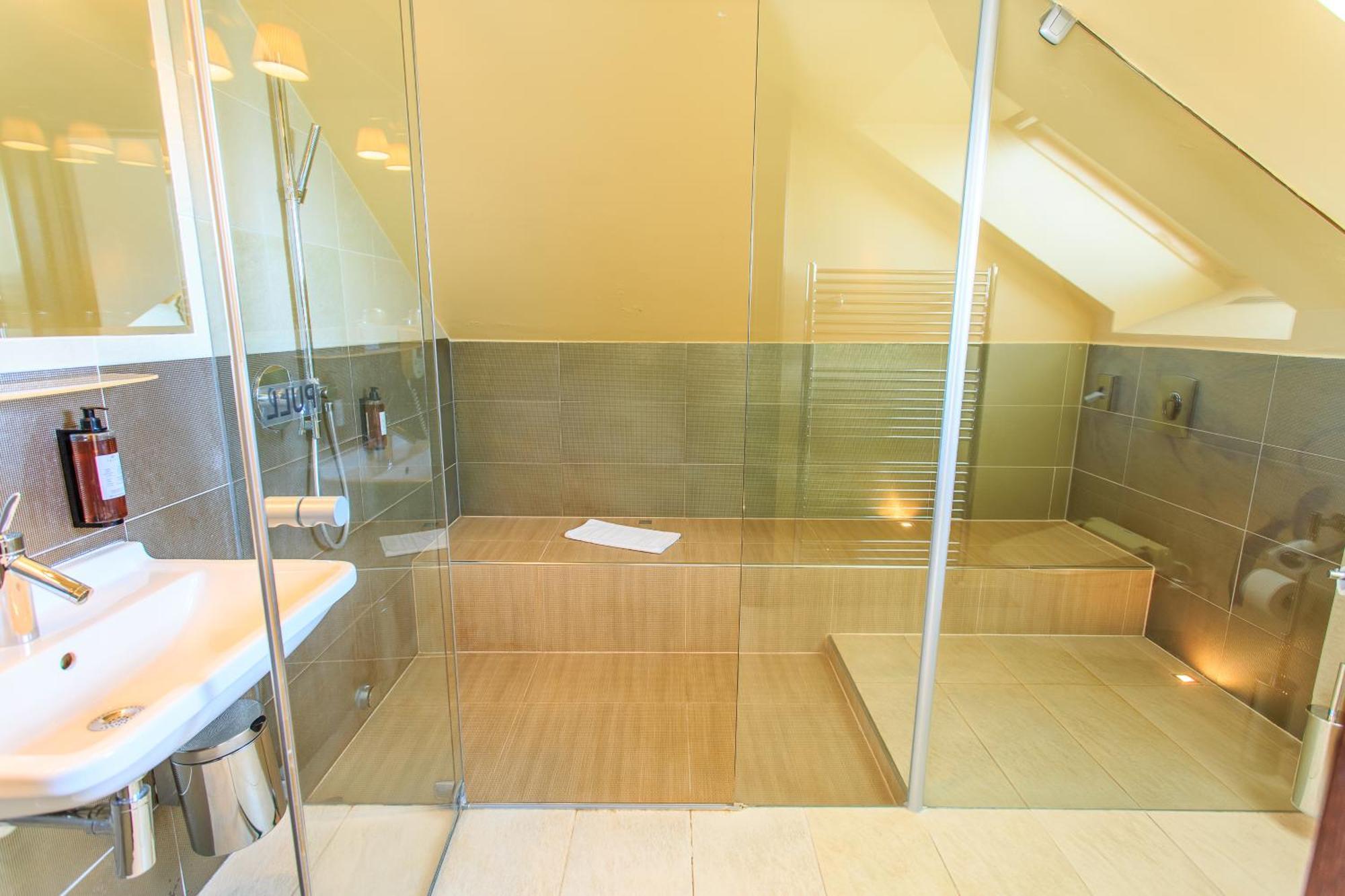 Hotel Villa Necas Жилина Екстериор снимка