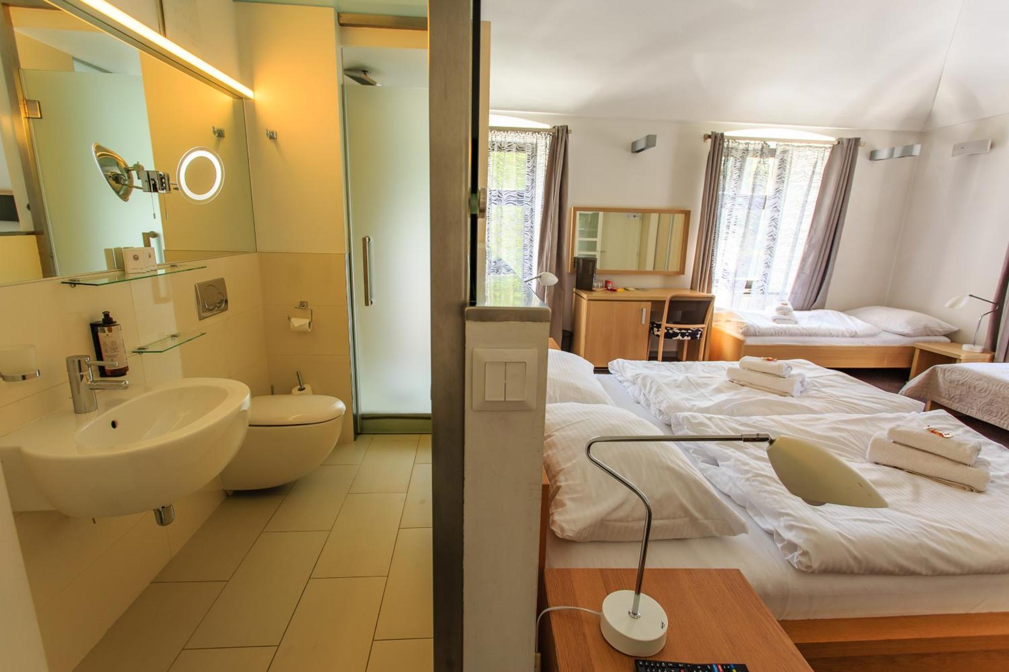 Hotel Villa Necas Жилина Екстериор снимка