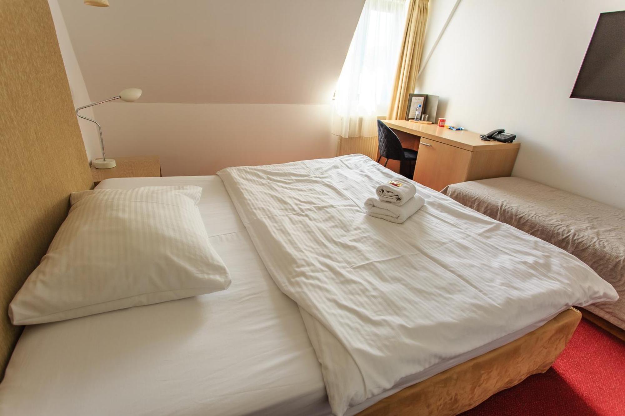 Hotel Villa Necas Жилина Екстериор снимка