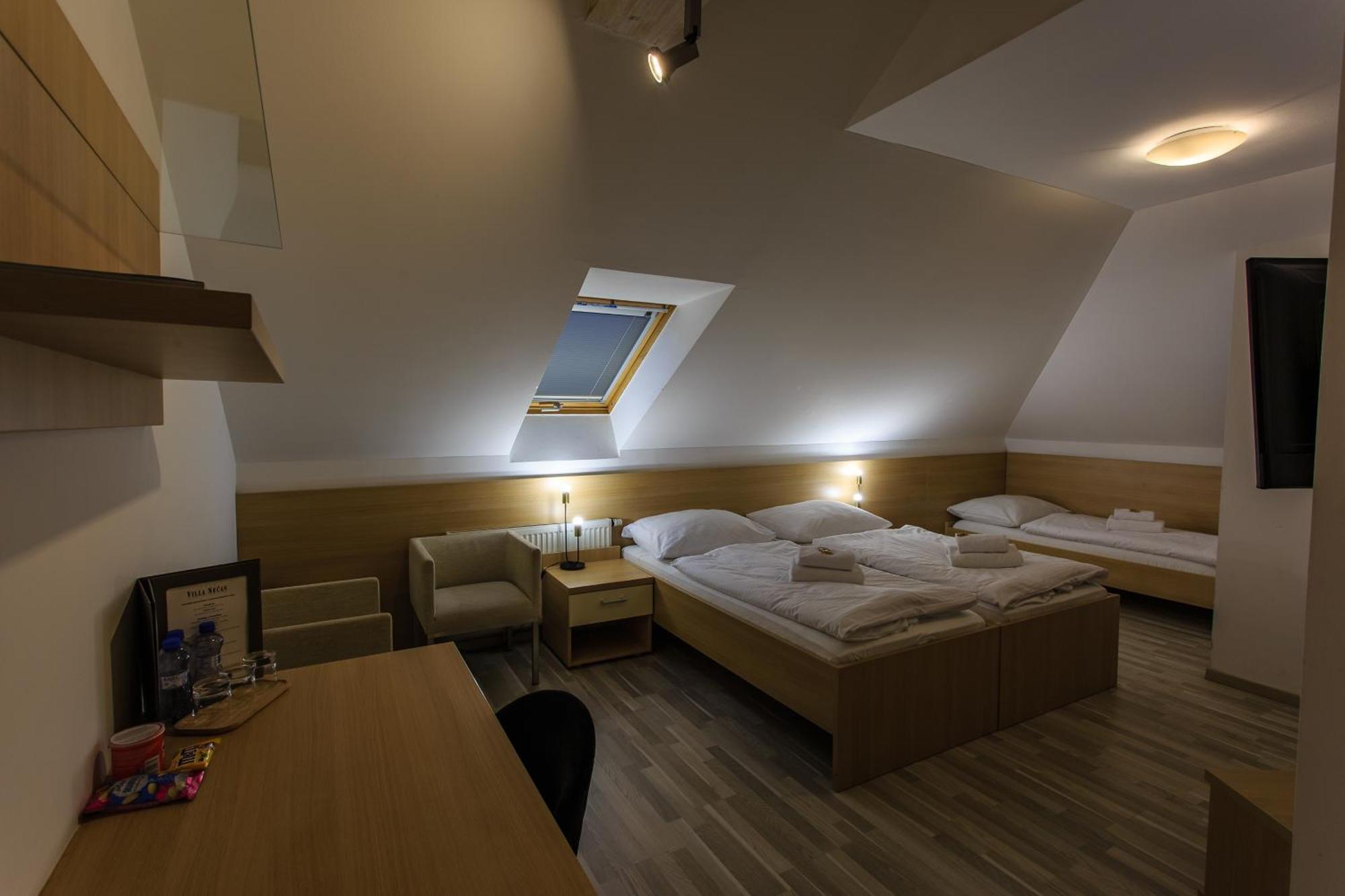 Hotel Villa Necas Жилина Екстериор снимка