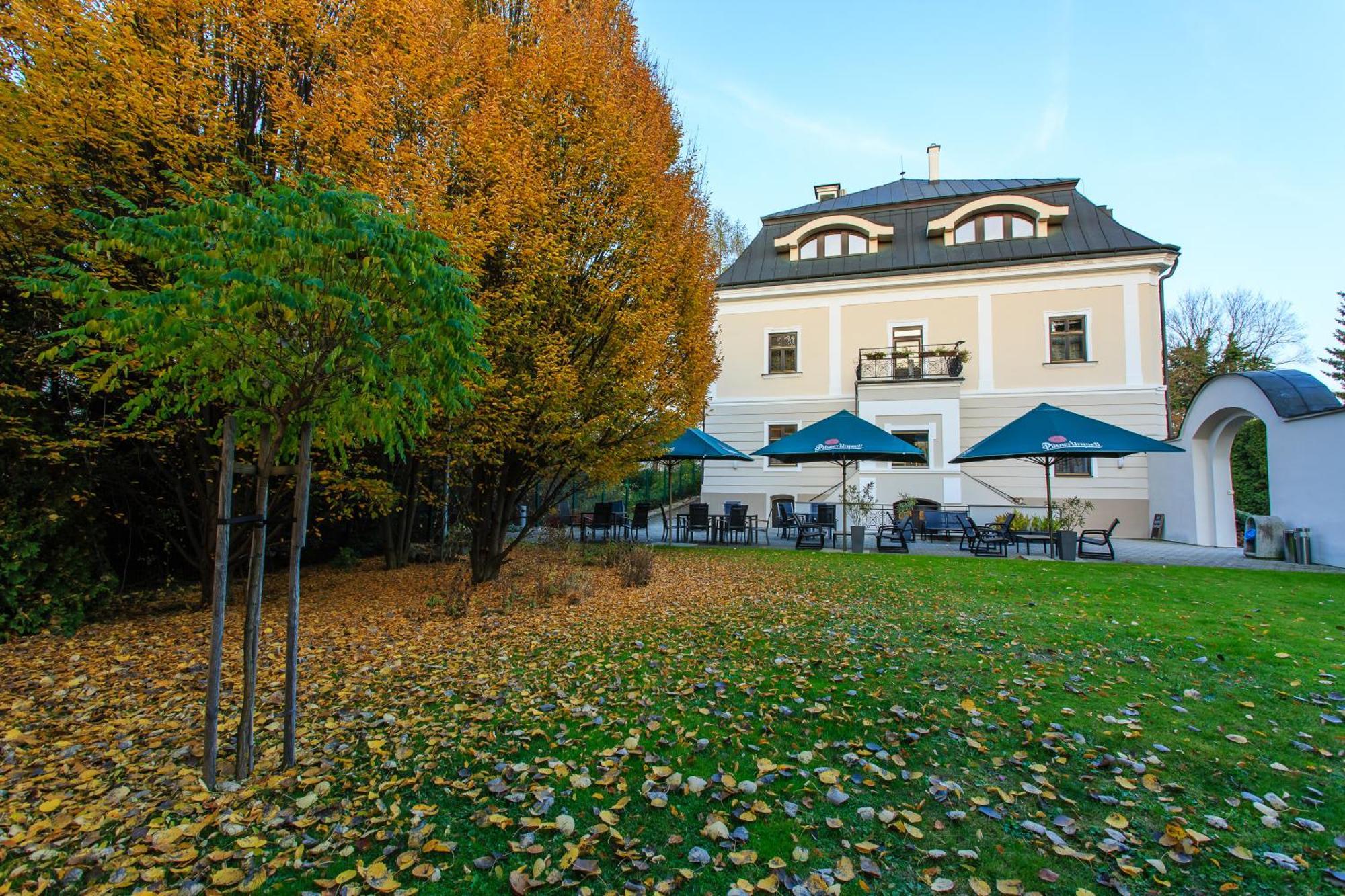 Hotel Villa Necas Жилина Екстериор снимка