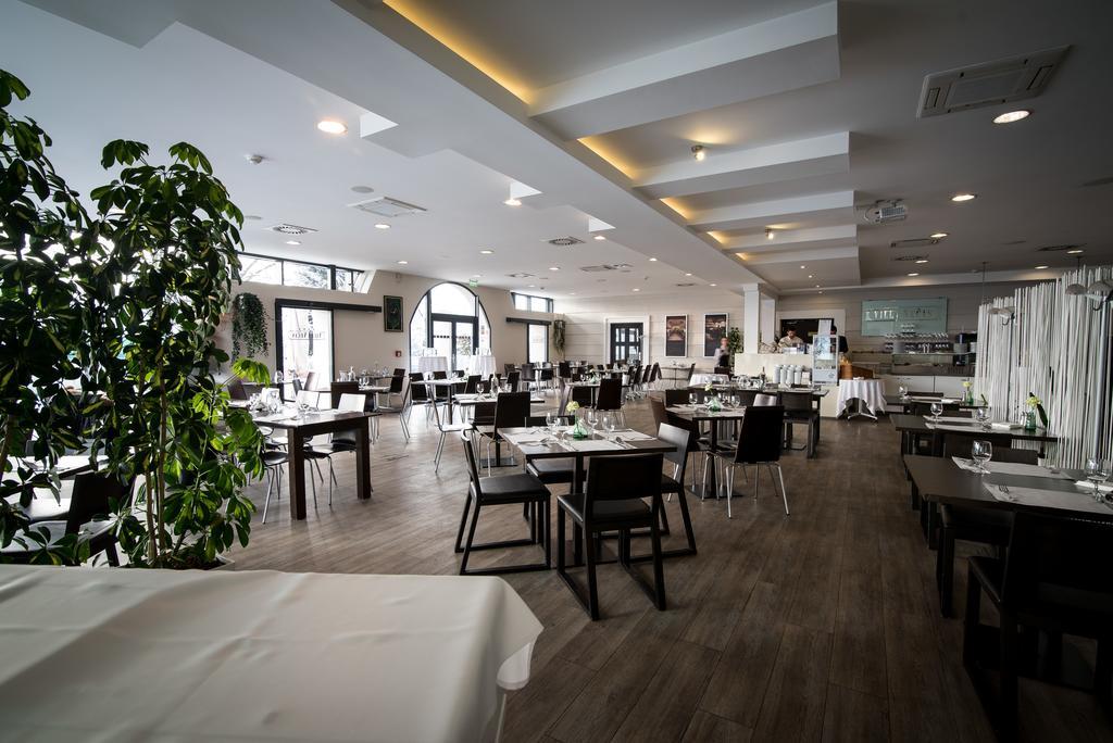 Hotel Villa Necas Жилина Екстериор снимка